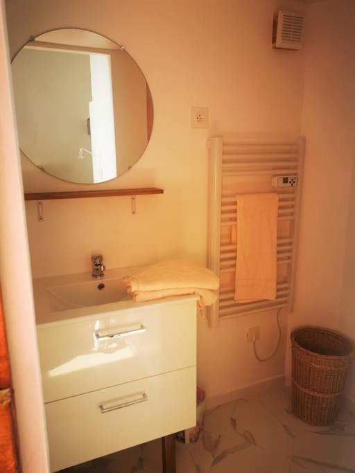Appartement Avec Terrasse Saint-Martin-de-Brômes 外观 照片