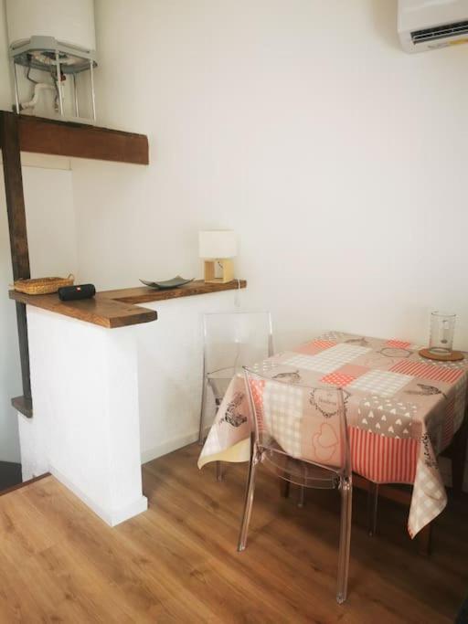 Appartement Avec Terrasse Saint-Martin-de-Brômes 外观 照片